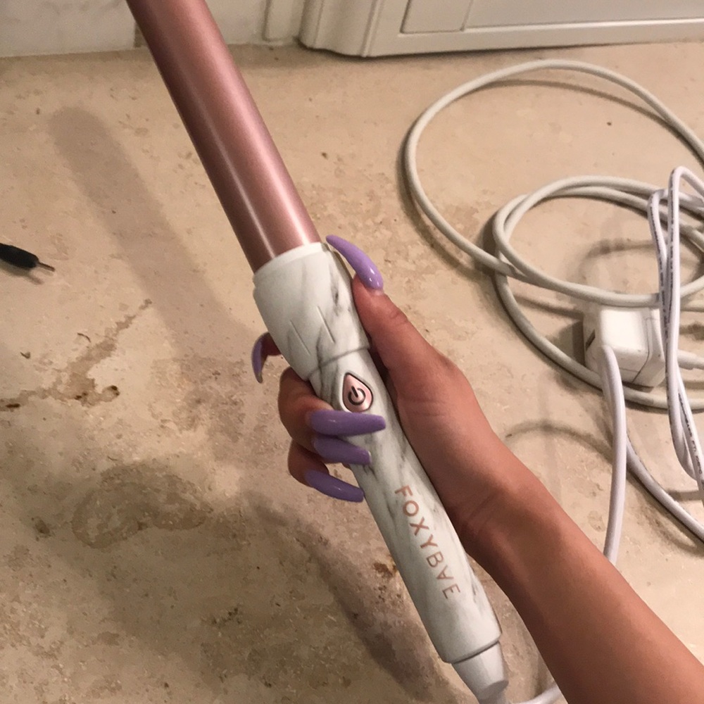 Foxy bae rose gold marble 32MM curling wand